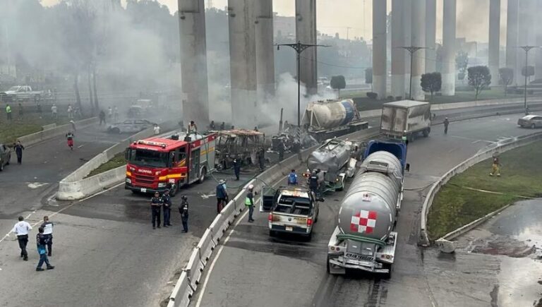 Las devastadoras imágenes que dejó la explosión del camión cisterna con gas en México: tres personas muertas y 70 heridos – AlbertoNews