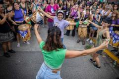 "Si a un niño que quería una muñeca bebé le hubieran dicho 'sí, te la compramos', a lo mejor tendríamos paternidades más responsables"