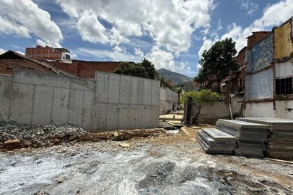 Medellín construye canal La Honda para prevenir inundaciones y proteger a 122 familias