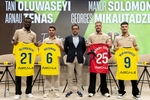 El Villarreal presenta a sus cuatro últimos fichajes de una tacada El Villarreal presenta a sus cuatro últimos fichajes de una tacada
