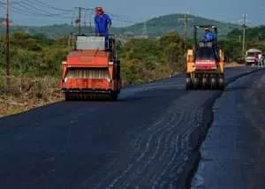 Vacían 20 mil toneladas de asfalto entre Clarines y Valle de Guanape