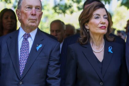 Kathy Hochul firmó tres nuevas leyes que ayudan a estas familias