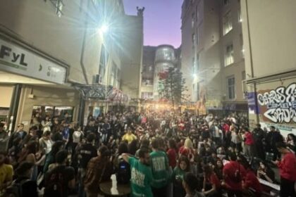 Estudiantes tomaron la facultad de Filosofía y Letras en rechazo al veto a la ley de Financiamiento Universitario