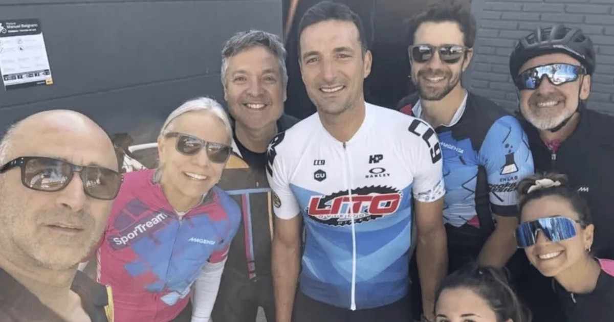 Lionel Scaloni apareció con su bicicleta por Núñez y generó una revolución entre la gente Lionel Scaloni apareció con su bicicleta por Núñez y generó una revolución entre la gente