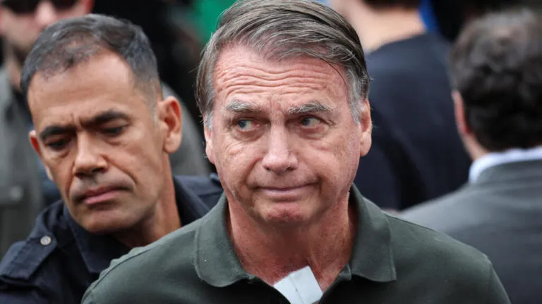 Bolsonaro es trasladado a un hospital por “emergencia”, su segundo ingreso médico tras ser condenado
