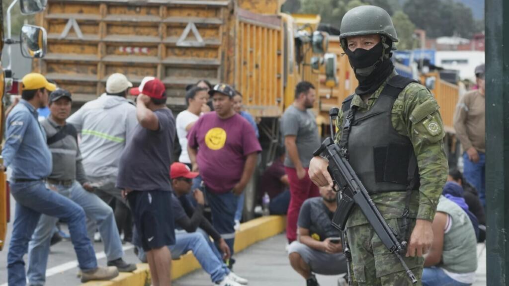 Ecuador decreta estado de excepción en siete provincias ante bloqueos tras aumento en precio del diesel Ecuador decreta estado de excepción en siete provincias ante bloqueos tras aumento en precio del diesel