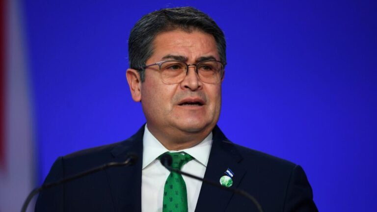 ¿Por qué Trump indulta a Orlando Hernández, el expresidente acusado de crear un “narcoestado” en Honduras?