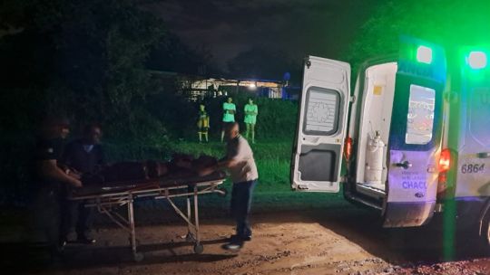 Un adolescente terminó grave tras un disparo mientras manipulaba un arma junto a un amigo