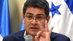 Juan Orlando Hernández: quién es el expresidente de Honduras que salió de prisión tras ser indultado por Trump y por qué la justicia de EE.UU. lo acusó de promover un "narcoestado"