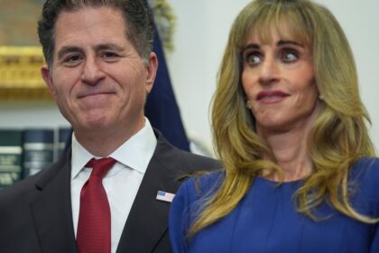 Quiénes son Michael y Susan Dell, los filántropos que donaron más de 6 mil millones de dólares para ayudar a 25 millones de niños en EEUU