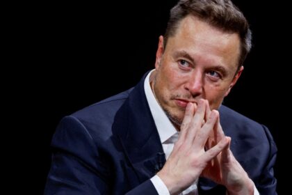 Trabajo opcional, pobreza cero y un futuro sin dinero gracias a la robótica y la IA: las últimas predicciones de Elon Musk