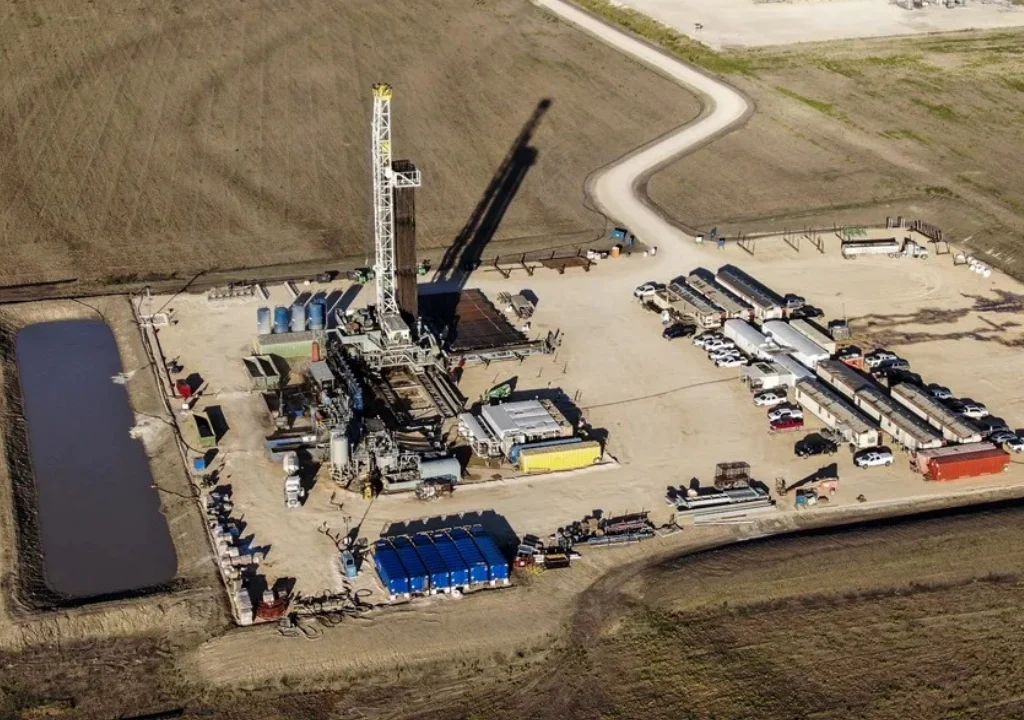 El WTI supera los 100 dólares en medio de tensiones en el mar Rojo