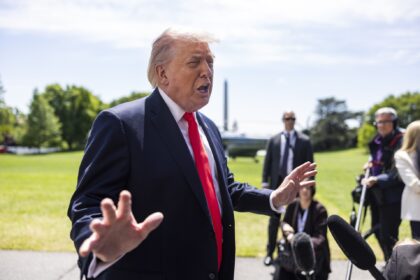 Juez levanta el veto de Trump a CNN, MS NOW y Politico en la Casa Blanca