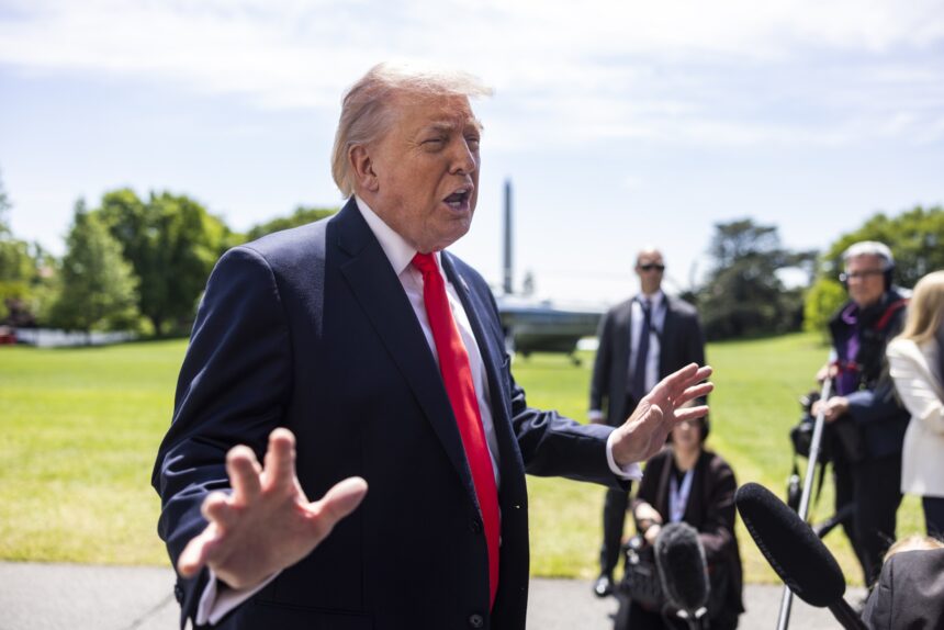 Juez levanta el veto de Trump a CNN, MS NOW y Politico en la Casa Blanca