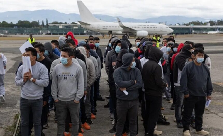 Expertos de la ONU denuncian expulsión de migrantes de Estados Unidos a terceros países