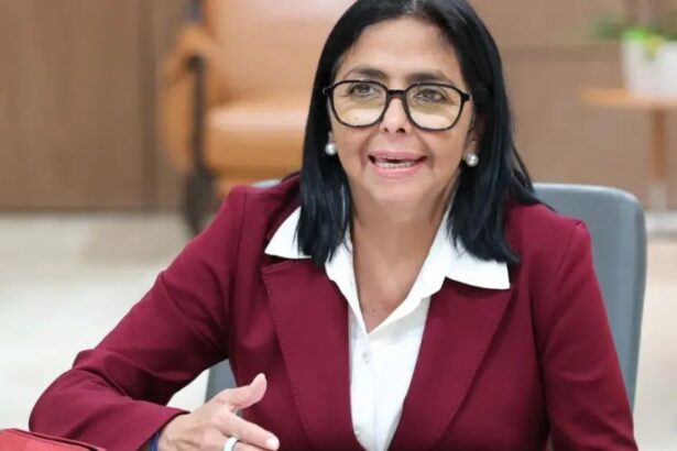 Delcy Rodríguez ordenó levantar restricciones a plataformas y portales web