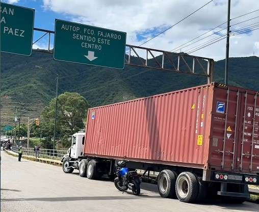 Accidente vial en La Yaguara dejó fallecidos y 16 personas heridas Accidente vial en La Yaguara dejó fallecidos y 16 personas heridas