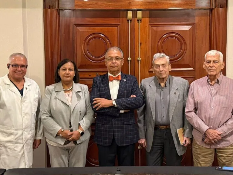 Dinorah Figuera y médicos pedirán prioridad para la crisis de salud pública
