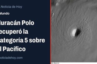 El huracán Simón, de categoría 4, avanza por el Pacífico oriental frente a las costas de México