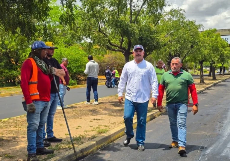 Luis Caldera supervisó inicio de asfaltado entre Maracaibo y San Francisco