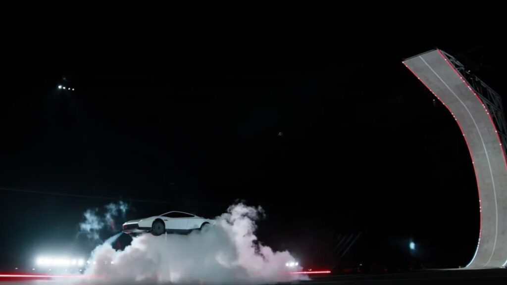 Tesla Roadster volador durante su demostración con propulsores de SpaceX en Texas