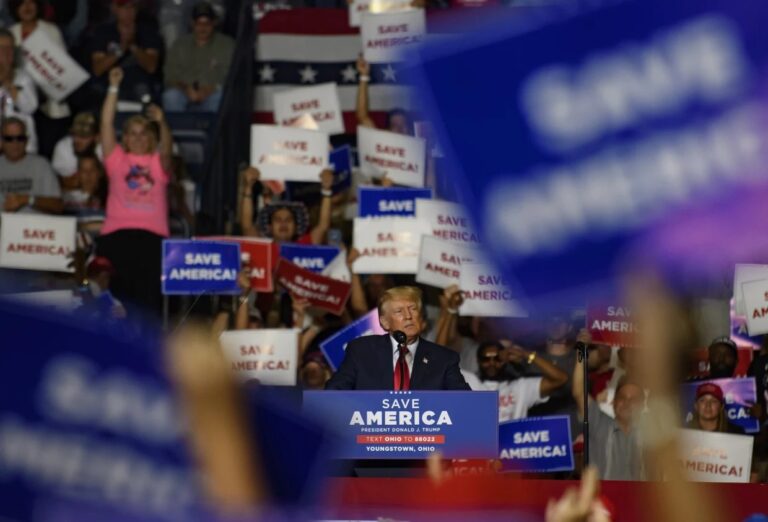 Donald Trump en un mitin en Youngstown, Ohio, donde llamó gordo a un manifestante