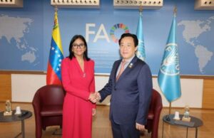 Delcy Rodríguez y Qu Dongyu se estrechan la mano en Roma por el Plan Venezuela Alimenta