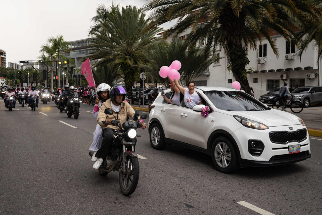 La Ruta de Lola y SenoSalud organizaron caravana contra el cáncer de mama