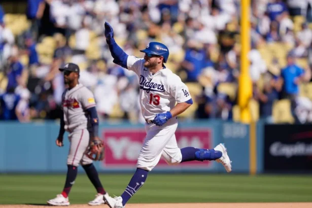Los Dodgers de Los Ángeles vencieron a los Bravos en el Juego 1