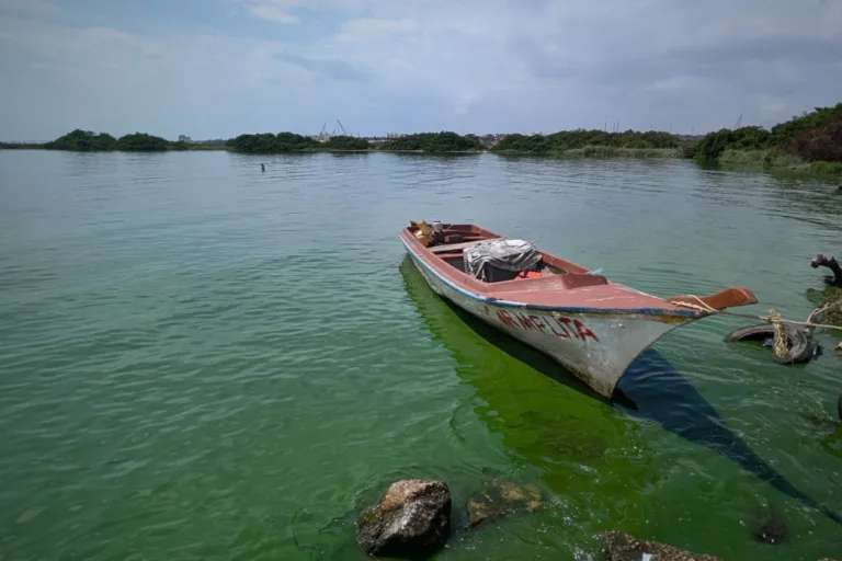 Derrames de petróleo agravan la crisis de las familias pesqueras del Zulia