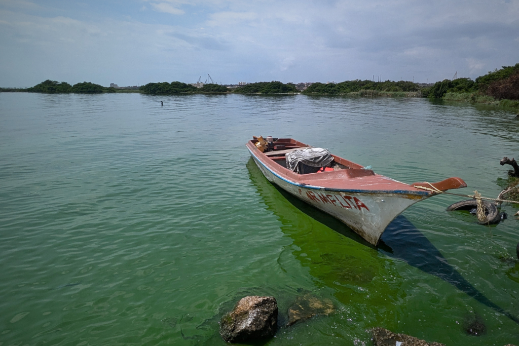 Derrames de petróleo agravan la crisis de las familias pesqueras del Zulia