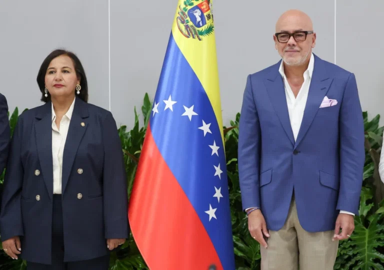 Jorge Rodríguez y Dinorah Figuera retomarán conversaciones el 14 de octubre en Caracas