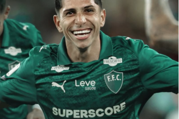 Jefferson Savarino marcó un triplete en goleada del Fluminense