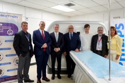 Estados Unidos supervisó instalación de equipos médicos en el Hospital Vargas