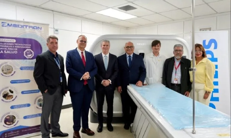Estados Unidos supervisó instalación de equipos médicos en el Hospital Vargas