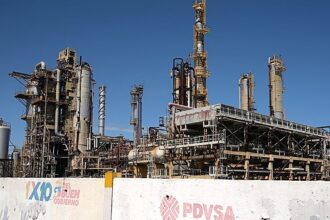Refinería de PDVSA en Venezuela, en medio del debate por el acuerdo petrolero Venezuela Estados Unidos