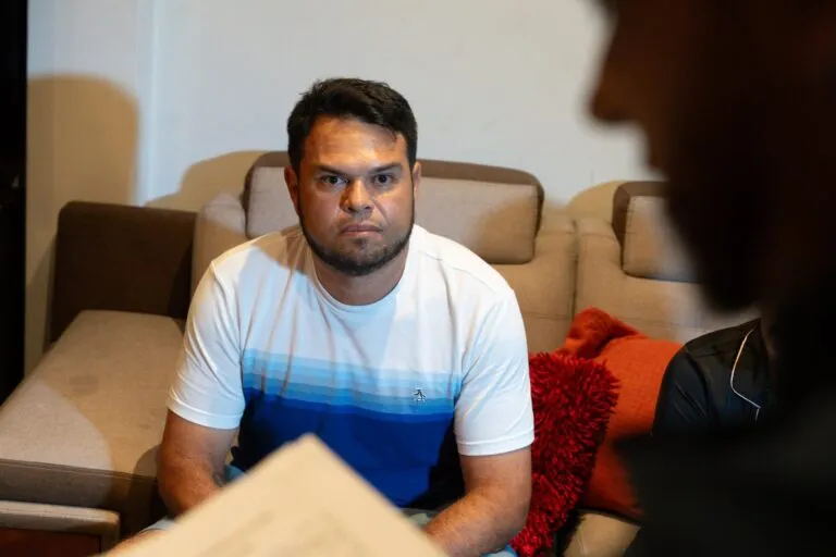 El alcalde de Vinces detenido, Juan Alfonso Montalván Cerezo, durante la Operación Gran Fénix 066 en Ecuador