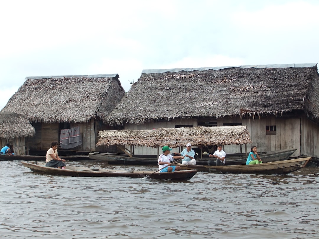 Indignación por el abuso infantil en Perú: más de 1.000 denuncias sin justicia en la Amazonía Comunidad ribereña de la Amazonía peruana, donde se denuncia la crisis de abuso infantil en Perú