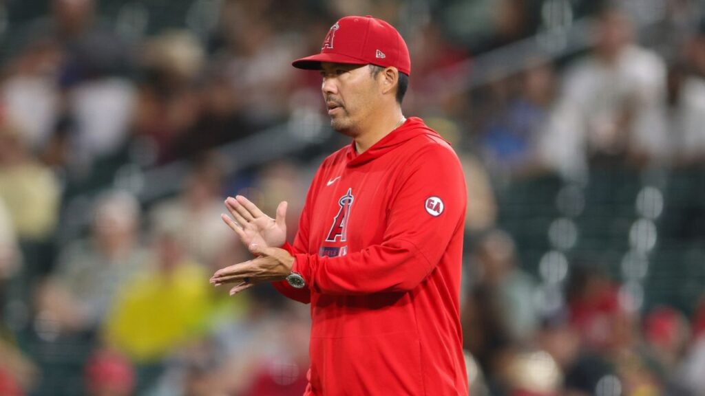 Kurt Suzuki, mánager de Los Angeles Angels, durante un partido de la temporada 2026 de la MLB