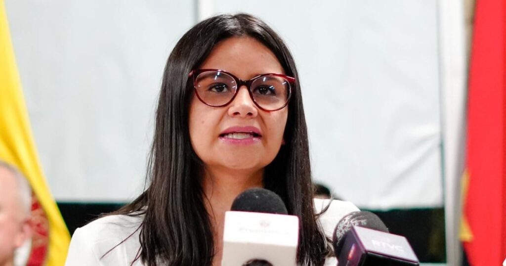 Angie Rodríguez no dará más entrevistas: la exdirectora del DAPRE habla ante los micrófonos de la prensa en Bogotá