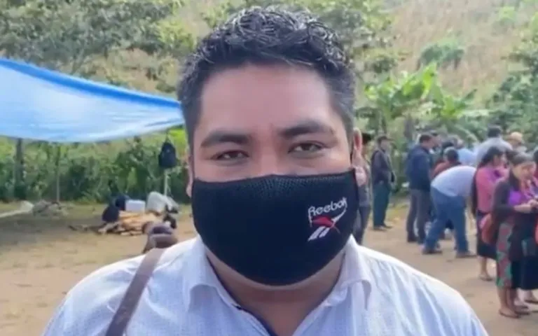 Reynaldo Pérez Pérez, defensor indígena de familias desplazadas, en su comunidad de Chenalhó, Chiapas