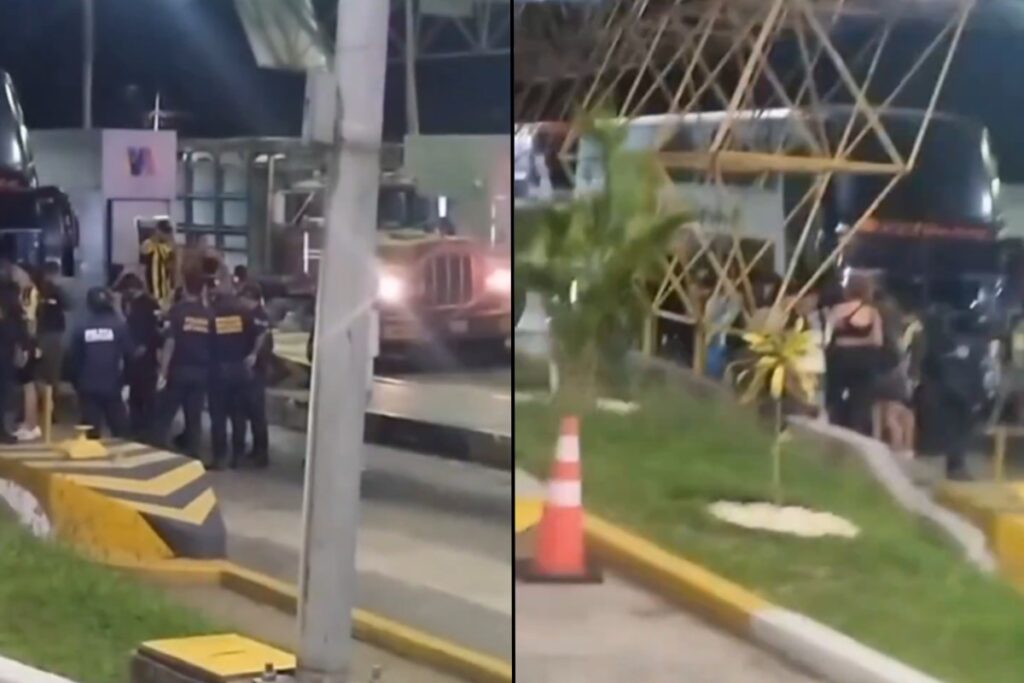 Funcionarios y aficionados junto a un autobús del Táchira de dos pisos en el peaje de Taguanes, en Cojedes, tras el ataque a tiros de este domingo