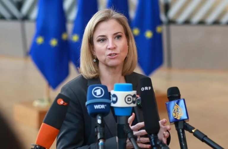 Beate Meinl-Reisinger, ministra de Exteriores, al anunciar que Austria expulsa diplomáticos rusos por espionaje