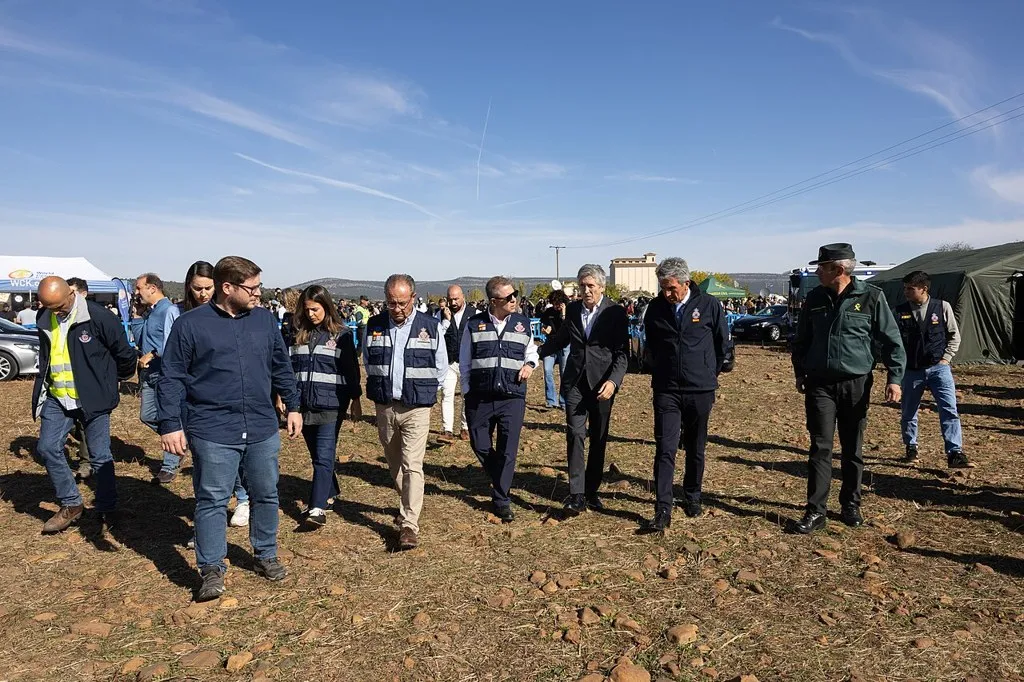 Autoridades y equipos de emergencia recorren la zona del accidente de Urda, en Toledo