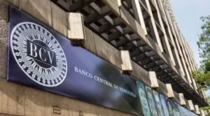 Fachada de la sede del BCV y la banca medidas monetarias en Caracas, Venezuela