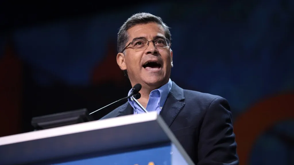 Becerra gobernador de California: Xavier Becerra durante un acto de campaña en California