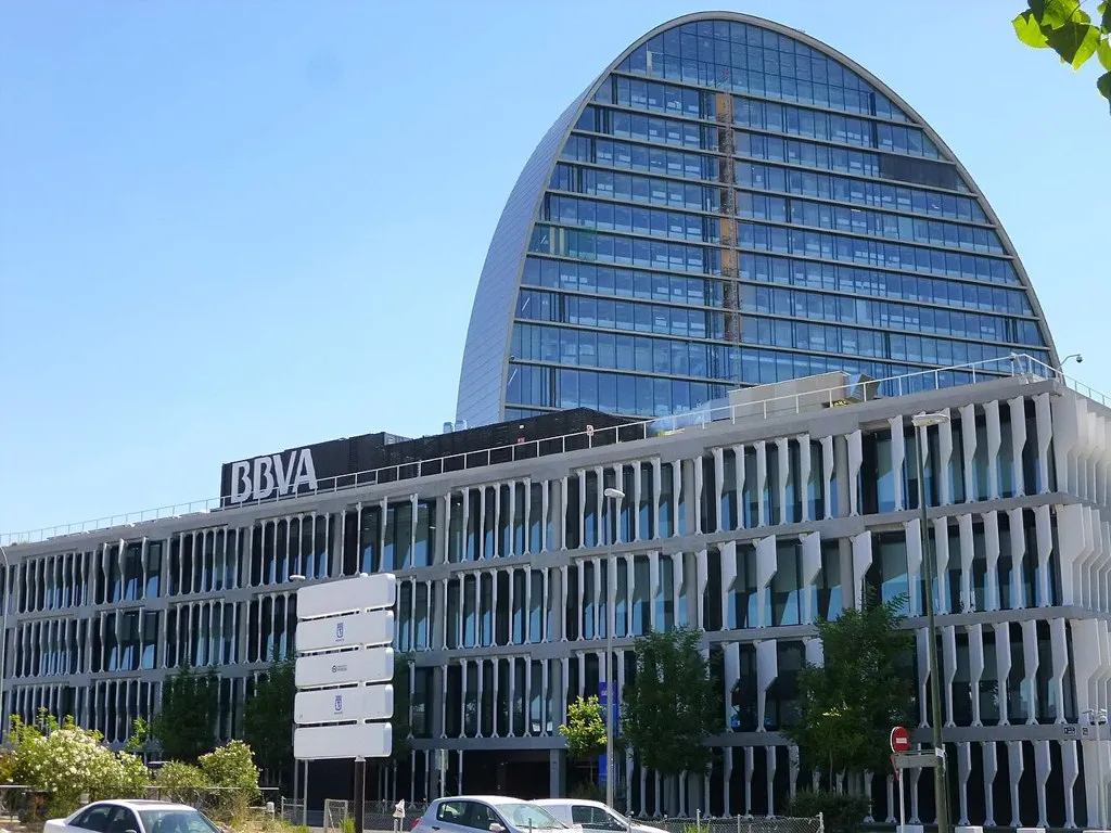 Edificio La Vela de la Ciudad BBVA en Madrid, sede del banco que logró un beneficio del BBVA récord de 9.066 millones hasta septiembre