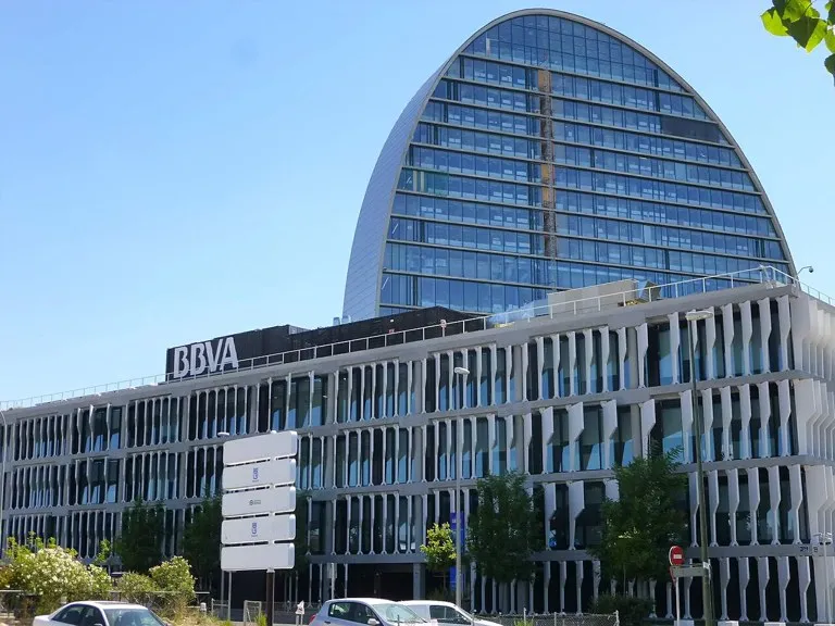 Edificio La Vela de la Ciudad BBVA en Madrid, sede del banco que logró un beneficio del BBVA récord de 9.066 millones hasta septiembre