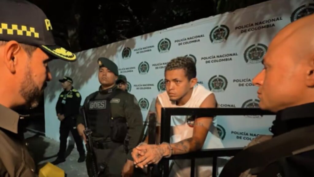Uno de los capturados en el operativo Blindaje 360 Barranquilla, durante su presentación ante la Policía Nacional