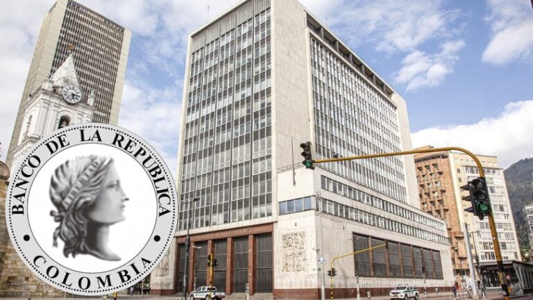 Sede del Banco de la República en Bogotá, en la jornada de la emisión de bonos de Colombia